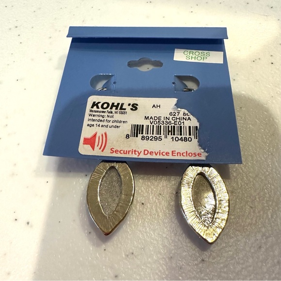 NWT 2 pairs of Simply Vera Vera Wang Earrings- silver tone dangles - Picture 13 of 15